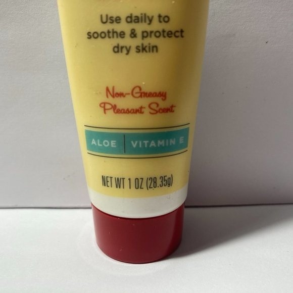 (7) Carmex Healing Lotion Vitamin E Aloe - Picture 5 of 13
